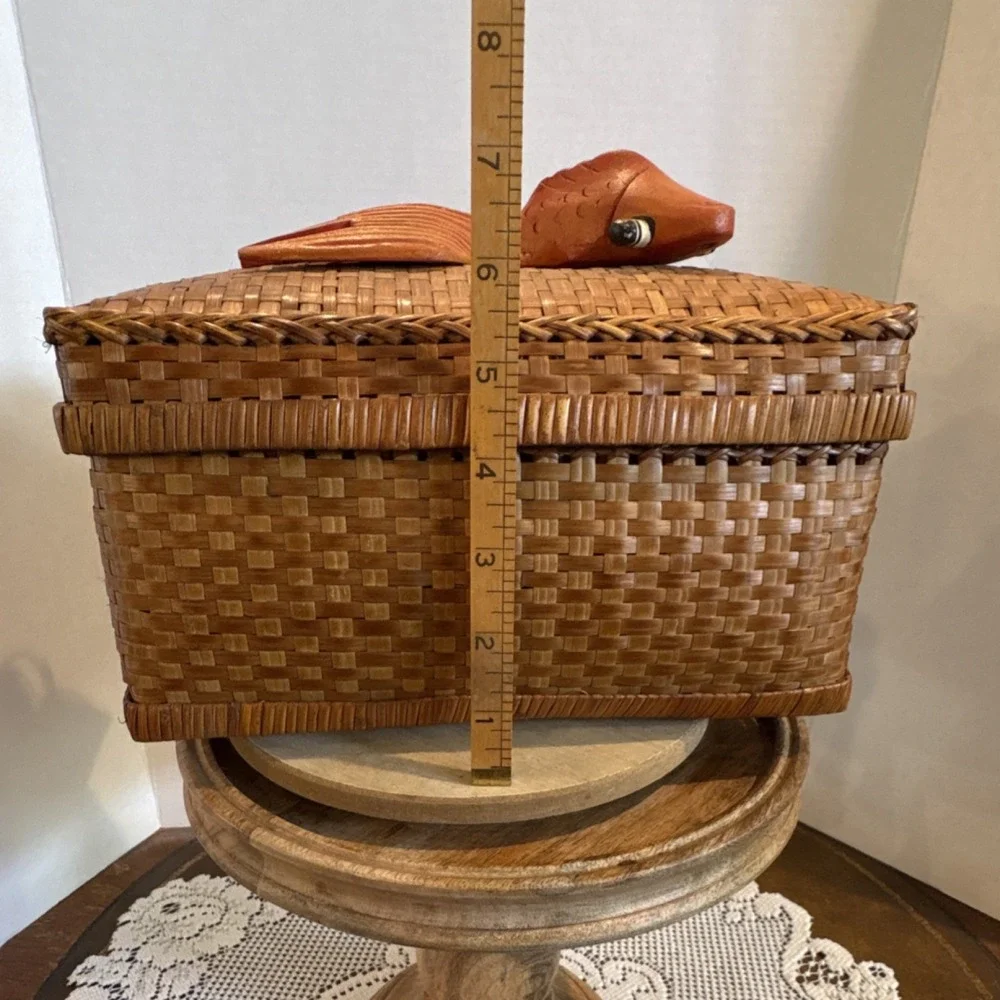 Vintage Handmade Split Bamboo Storage Basket Rattan.Folk art. Rare.